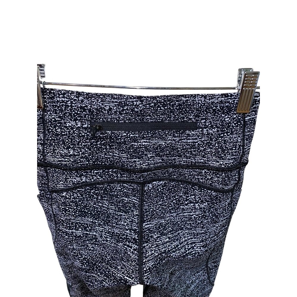 Lululemon Pace Perfect Crop (17") Size 2 - Picture 6 of 8